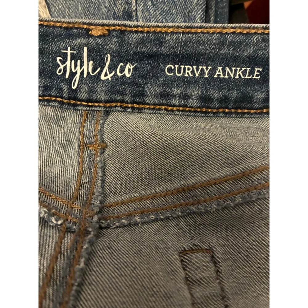 0103 Style & Company Size 16 EUC Embroidery on bottom of both legs. - Picture 6 of 7